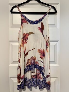 Gimmicks by BKE Floral High-Low Tiered Cami Tank Top